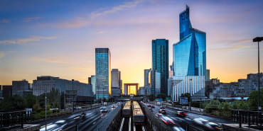 Entrepreneurs en France : loi de finances, baisse des taux, conditions de cession… Tour d’horizon des défis pour 2025