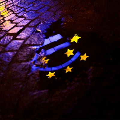 Défis constitutionnels de la zone euro et possible résurgence des tensions sino-américaines : implications et risques pour le marché des changes