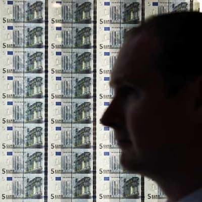 Further gradual dollar depreciation but EURUSD in a tight range for now