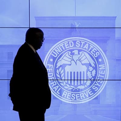 La Fed dépasse les attentes… et le dollar s’effondre
