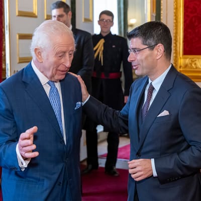 Sa Majesté le roi Charles III se joint à des scientifiques, des chefs d'entreprise et des dirigeants autochtones pour célébrer le lancement de l'Alliance pour la bioéconomie circulaire (CBA)