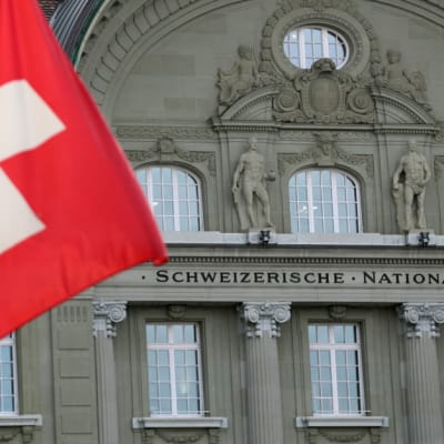 Swiss central bank shifts into wait-and-see mode