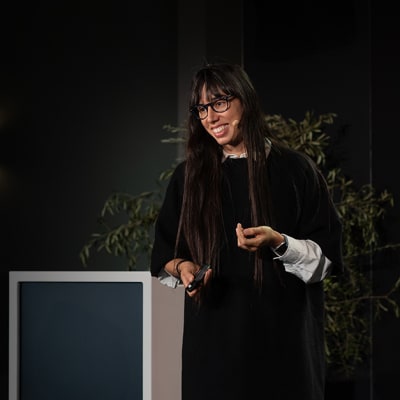 Explorer des mondes imaginaires : Sofia Crespo, l’artiste de la nature qui mêle art, IA et durabilité