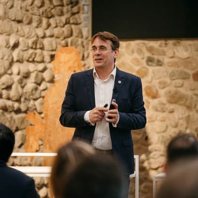 Entrepreneurs face aux nouveaux risques : fiscalité, cyberattaques et transmission du patrimoine en 2025