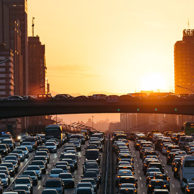 Der Druck der Strasse: Warum globale Strassenprojekte die Klimaziele bedrohen