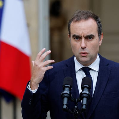 La fragilité de la politique française contraste avec les perspectives  de stabilisation de la zone euro