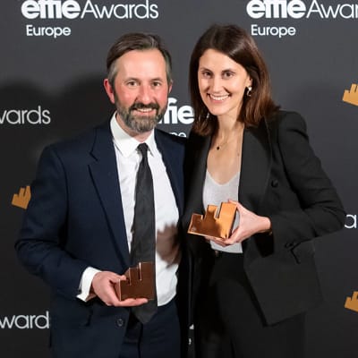 Lombard Odier remporte un prestigieux prix Effie pour sa campagne publicitaire « Repenser au-delà du bruit »