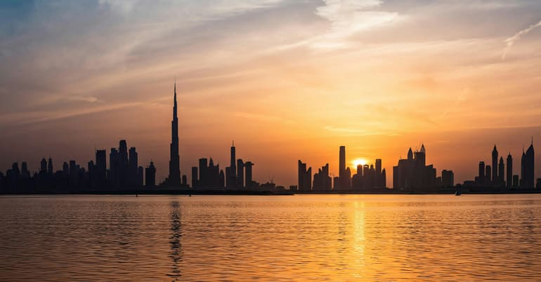 Vivre ou s’installer aux Emirats arabes unis : investissements, fiscalité et protection du patrimoine 